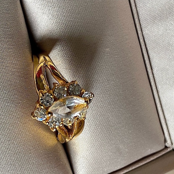 𝅺beautiful gold tone sparkly ring size 6.5 - Picture 9 of 13